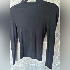 Ladies Women’s Size Extra Small Black Ribbed Crew Neck Top